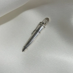 Dije " Lapicera"