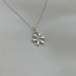 Dije "Flor" Modelo N� 1