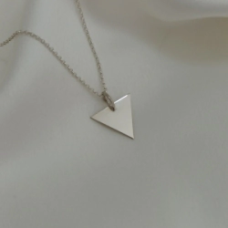Dije "Triangulo" Modelo N� 1