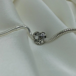 Dije tipo pandora - Coraz�n con cubic blanco