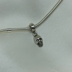 Dije tipo pandora -  Calavera