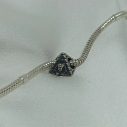 Dije tipo pandora - Piramide