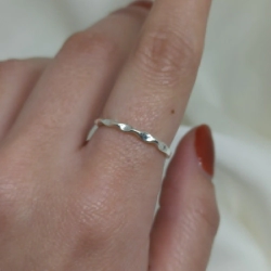 Anillo "abstracto" Modelo N� 64