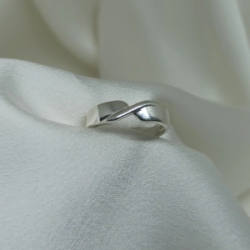 Anillo "abstracto" Modelo N� 65