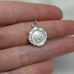 Dije Virgen de Lourdes- Modelo N� 3 - 16 mm