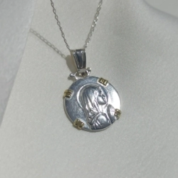 Dije Virgen Ni�a - Modelo N� 2 - 20 mm