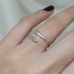 Anillo "abstracto" Modelo N� 67