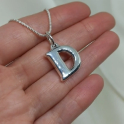 Dije Inicial "D" Grande - Inflada