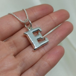 Dije Inicial "E" Grande - Inflada