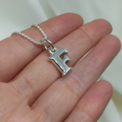 Dije Inicial "F" Chica - Inflada
