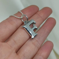 Dije Inicial "F" Grande - Inflada