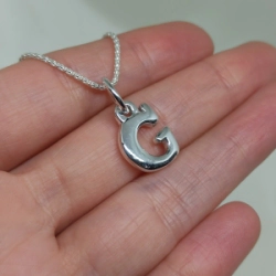 Dije Inicial "G" Chica - Inflada
