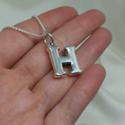 Dije Inicial "H" Grande - Inflada
