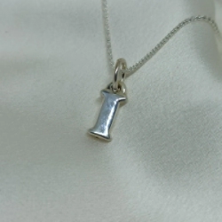 Dije Inicial "I" Chica - Inflada