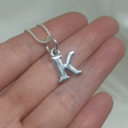 Dije Inicial "K" Chica - Inflada