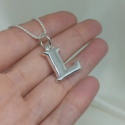 Dije Inicial "L" Grande - Inflada