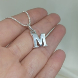 Dije Inicial "M" Chica - Inflada
