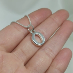 Dije Inicial "O" Chica - Inflada