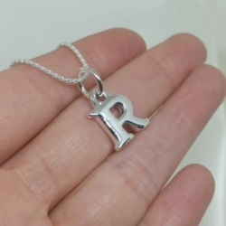 Dije Inicial "R" Chica - Inflada