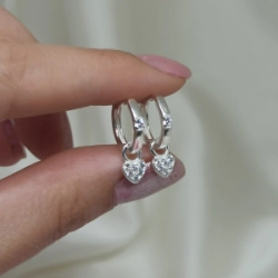 Aros cierre huggies + dije - Modelo N&deg; 06