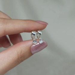 Aros cierre huggies + dije - Modelo N&deg;  27
