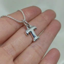 Dije Inicial "T" Chica - Inflada