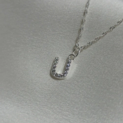 Dije Inicial "U" - Micropiedra
