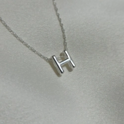 Dije inicial "H" Pasante