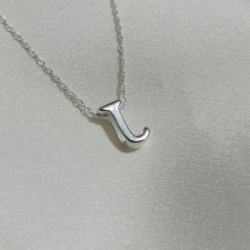 Dije inicial "J" Pasante