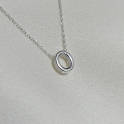 Dije inicial "O" Pasante
