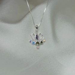 Dije flor de loto y siete chakras - Modelo N� 71