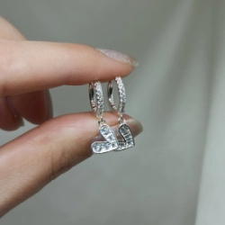 Aros cierre huggies + dije - Modelo N� 39